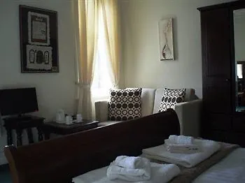 Guest house Roslyn House 4*